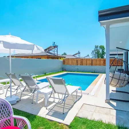 Sunshine Villa A 빌라 페티예